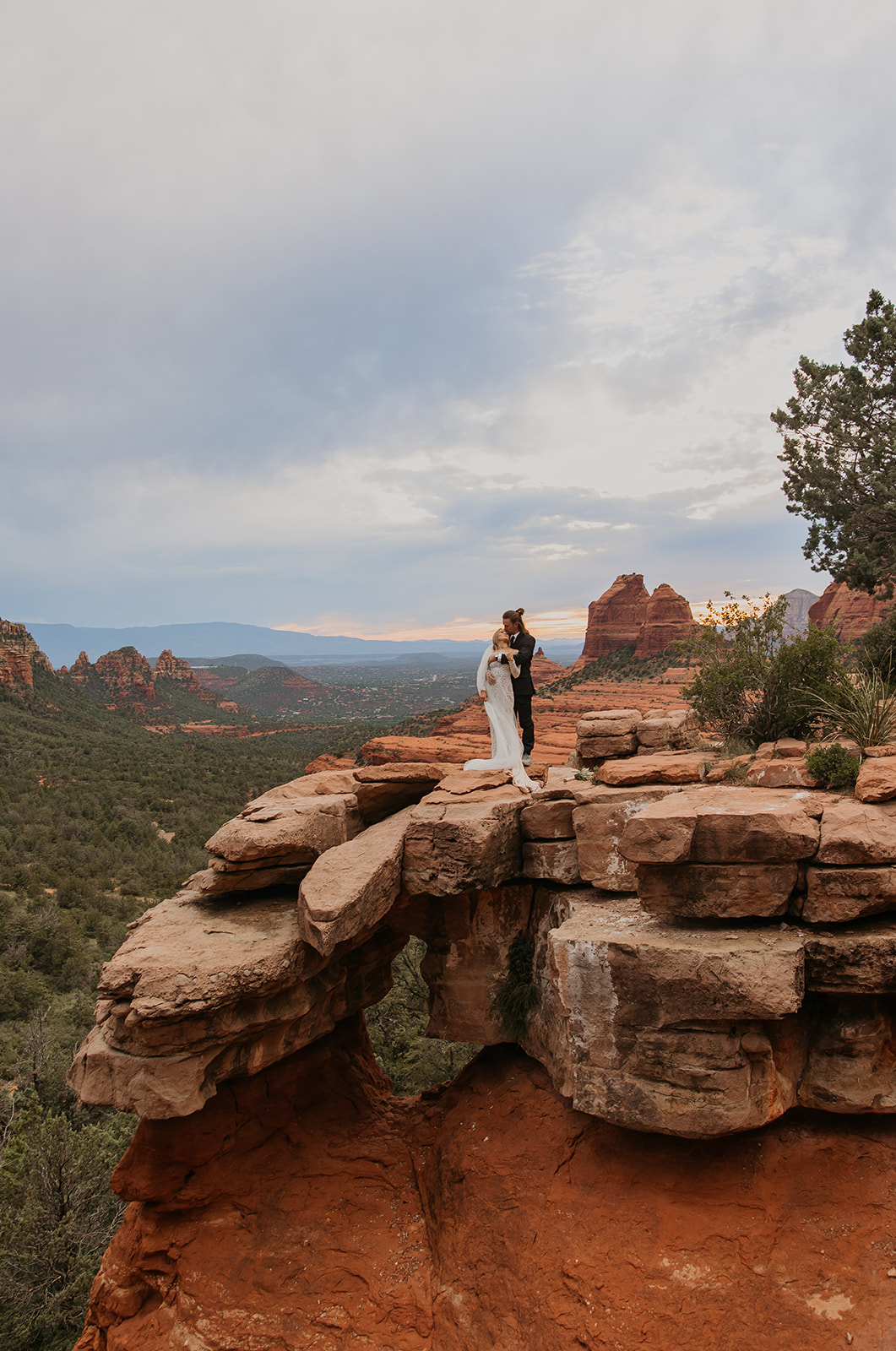 merry-go-round-rock-elopement-wedding