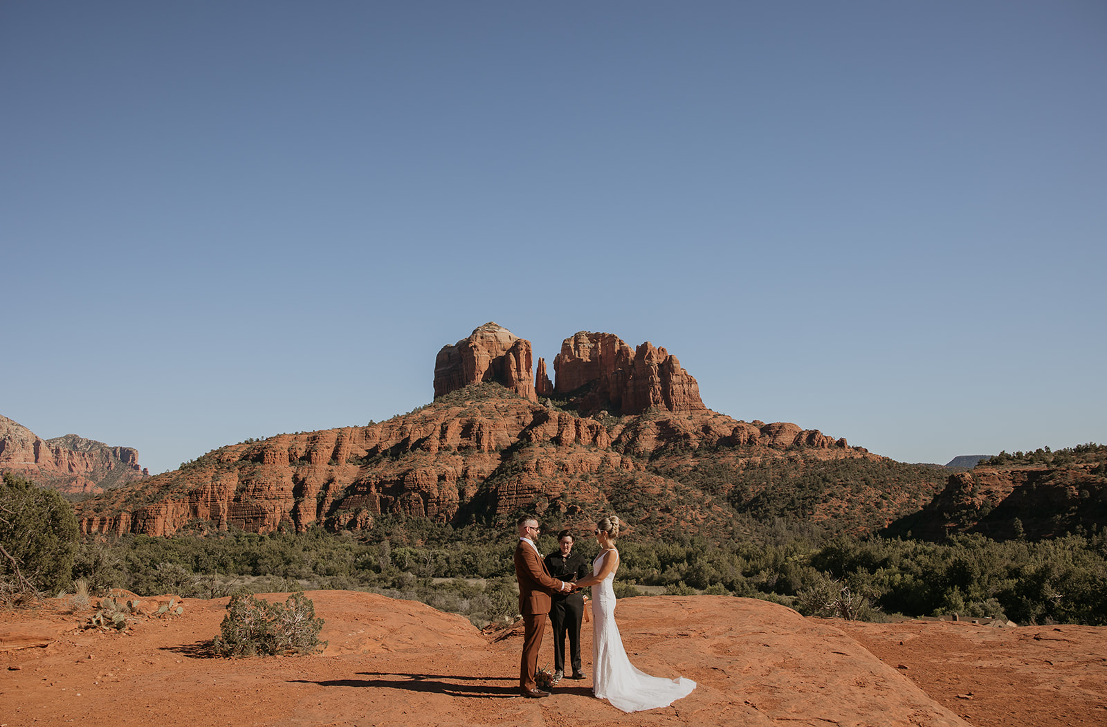 couple having elopement ceremony in sedona arizona