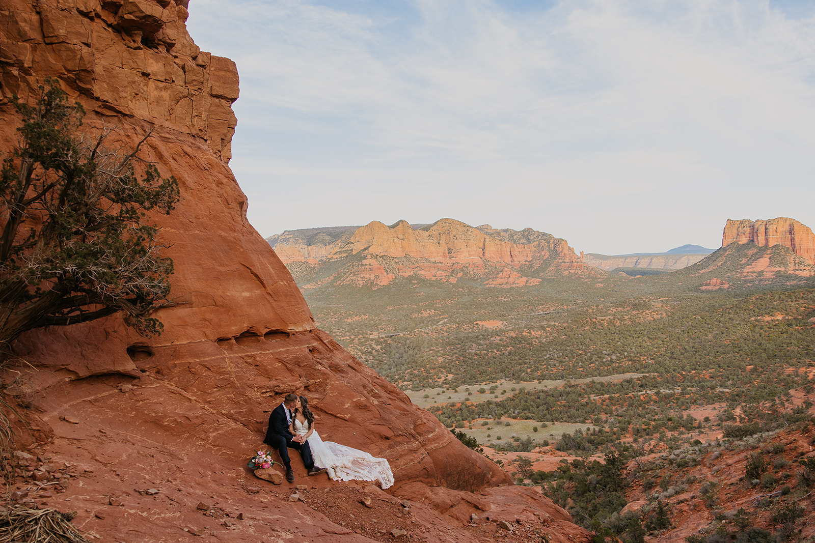 spring micro wedding in sedona